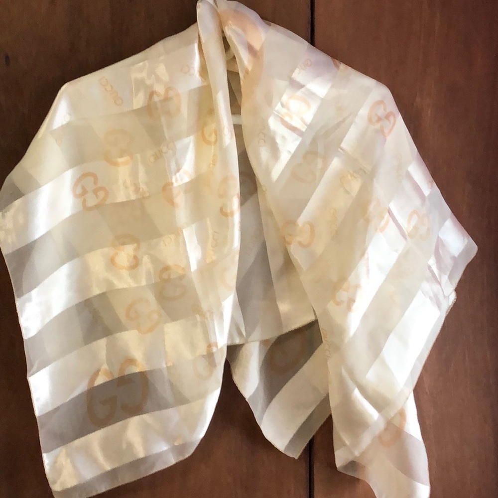 Gucci NOT AUTHENTIC scarf